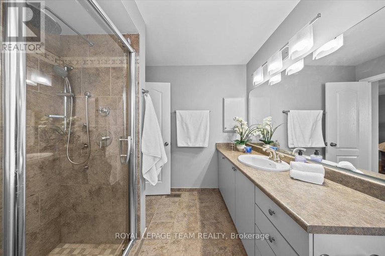 29634635/8-crownridge-drive/emerald-meadowstrailwest/ottawa/ontario/K2M2M8_24