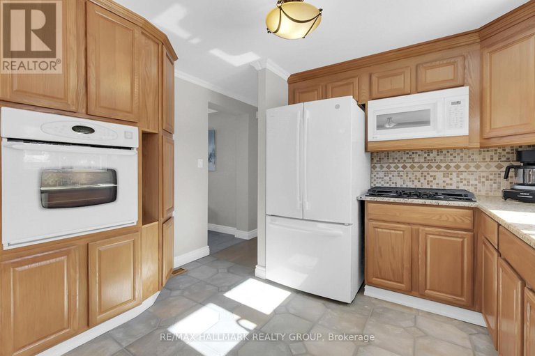 27963207/380-amiens-street/bilberry-creekqueenswood-heights/ottawa/ontario/K1E1P2_9