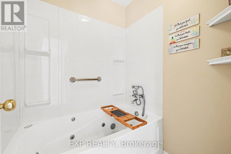 29666141/8-barnaby-private/overbrookcastle-heights/ottawa/ontario/K1K4S4_27