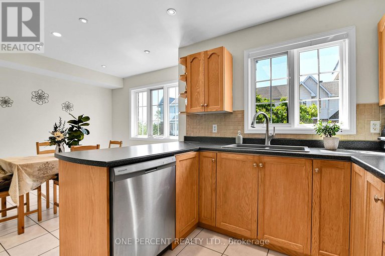 28463418/2572-alanis-private/emerald-woodssawmill-creek/ottawa/ontario/K1T4A1_17