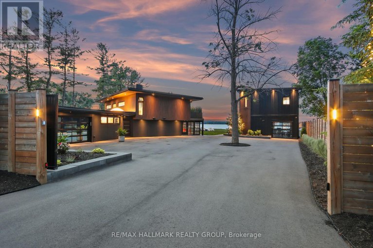 28484970/227-grandview-road/crystal-bayrocky-point/ottawa/ontario/K2H8B9_1