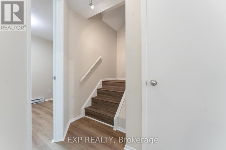 29444282/45a-802-st-andre-drive/hiawatha-parkconvent-glen/ottawa/ontario/K1C4R3_61