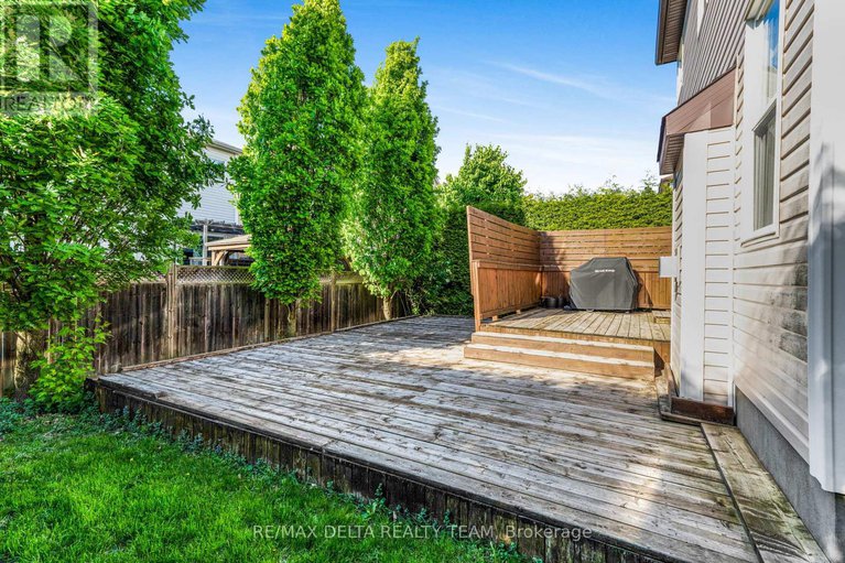 28627849/227-hillpark-high-street/mer-bleuebradley-estatesanderson-park/ottawa/ontario/K1W0B5_29