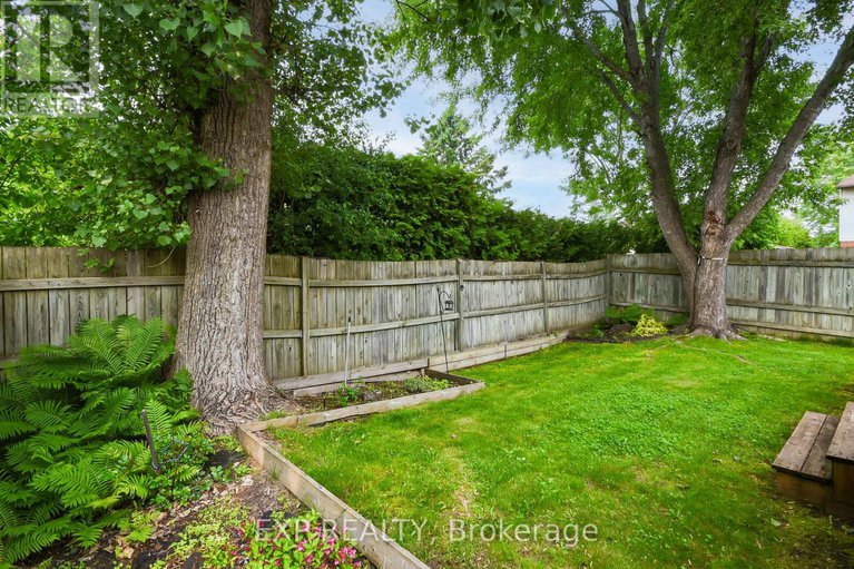 28588528/1576-st-georges-street/bilberry-creekqueenswood-heights/ottawa/ontario/K1E2M9_38