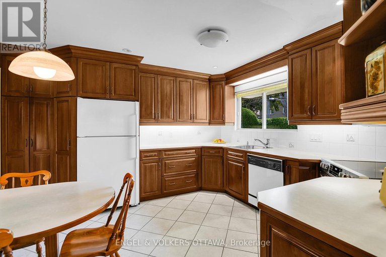 28490167/436-crestview-road/alta-vistafaircrest-heights/ottawa/ontario/K1H5G9_12