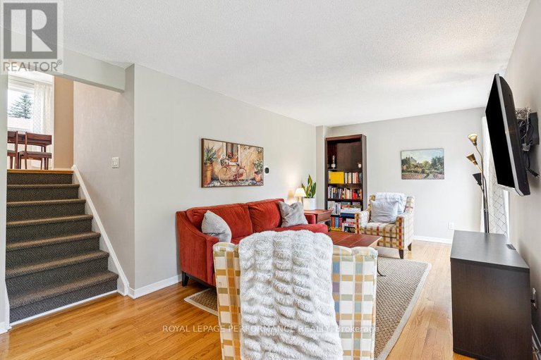 28585598/74-4634-cosmic-place/pineview/ottawa/ontario/K1B4R8_8