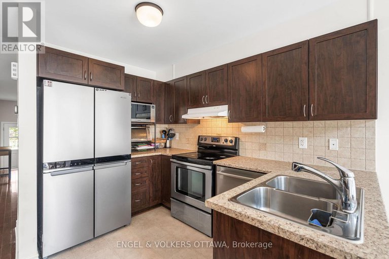28731847/541-langelier-avenue/mer-bleuebradley-estatesanderson-park/ottawa/ontario/K1W0E7_15