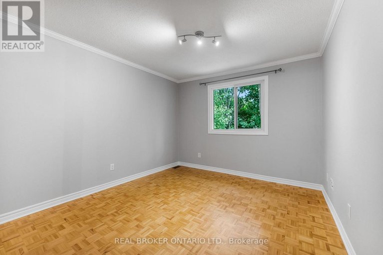 28816941/33-83-glen-park-drive/blackburn-hamlet-south/ottawa/ontario/K1B3Z1_21