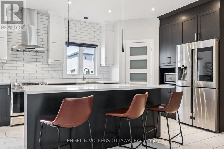 28649203/529-lucent-street/village-of-russell/russell/ontario/K4R0G3_13