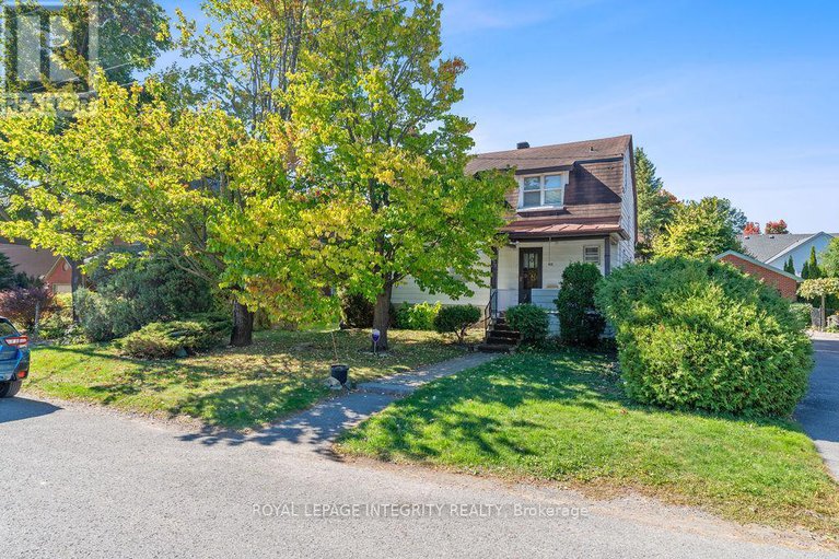 28943384/472-edison-avenue/mckellarhighland/ottawa/ontario/K2A1T9_1