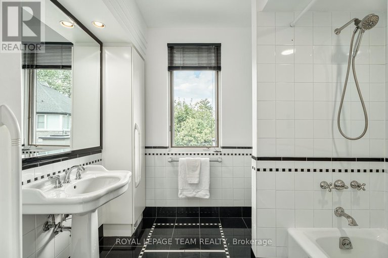28493969/725-manor-avenue/rockcliffe/ottawa/ontario/K1M0E4_24