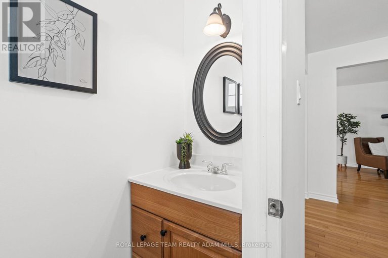 28517736/1205-st-moritz-court/convent-glen-north/ottawa/ontario/K1C2B2_18
