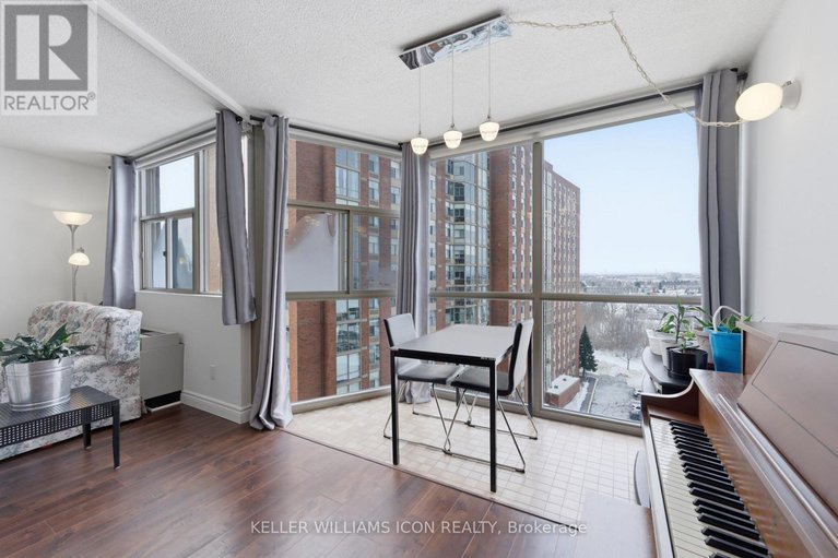 29399608/1011-2760-carousel-crescent/emerald-woodssawmill-creek/ottawa/ontario/K1T2N4_38