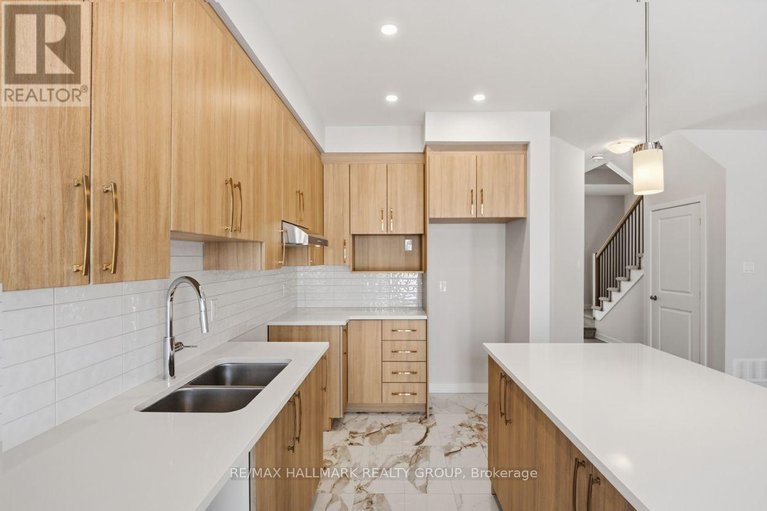 29360426/1924-hawker-private/stittsville-north/ottawa/ontario/K0A1L0_2