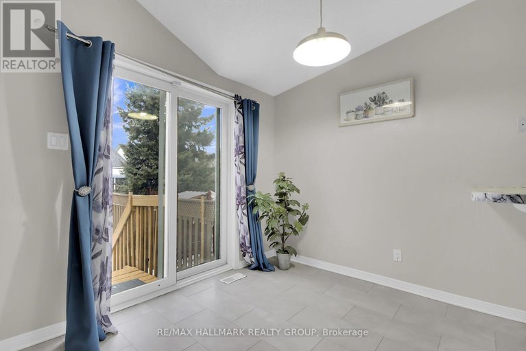 28570311/4320-owl-valley-drive/riverside-southgloucester-glen/ottawa/ontario/K1V1L8_15