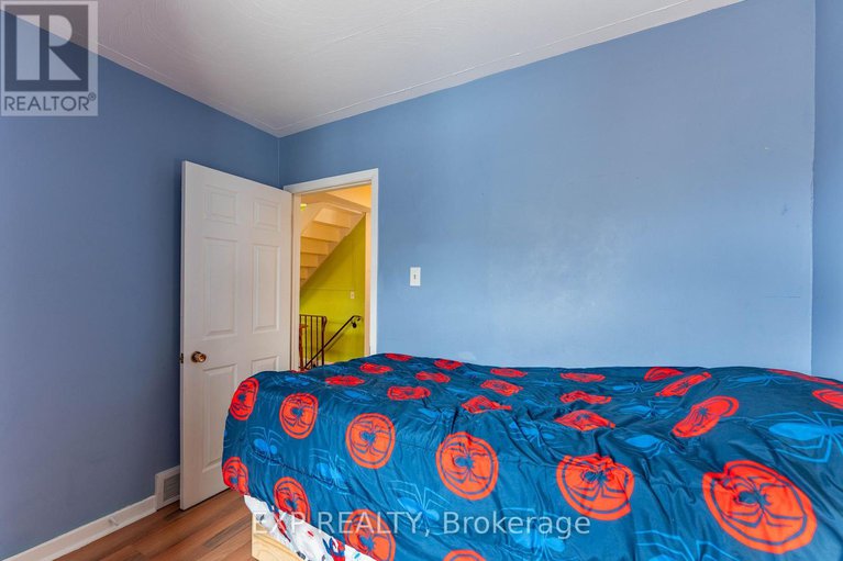 28501976/318-montfort-street/vanier/ottawa/ontario/K1L5N4_13