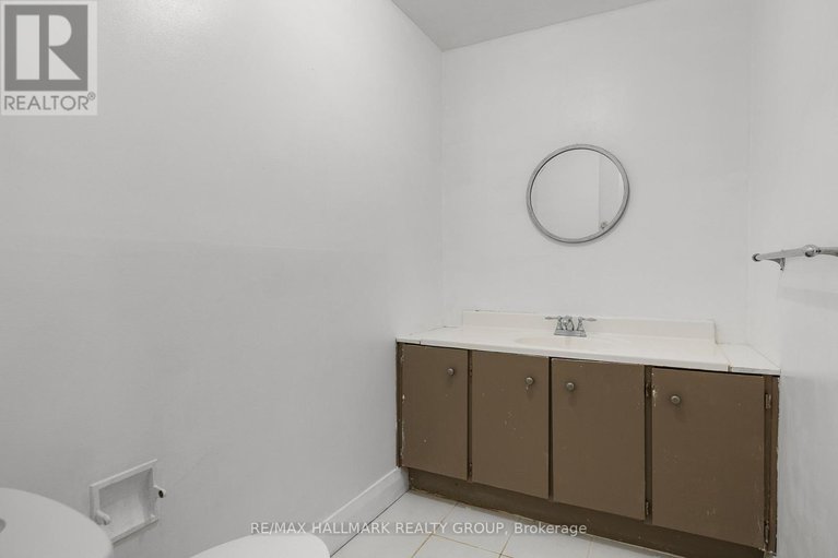 28993816/137-3445-uplands-drive/hunt-club/ottawa/ontario/K1V9N5_22