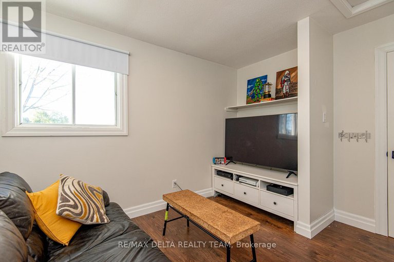 29081598/276-turnstone-court/chatelaine-village/ottawa/ontario/K1E2V2_25