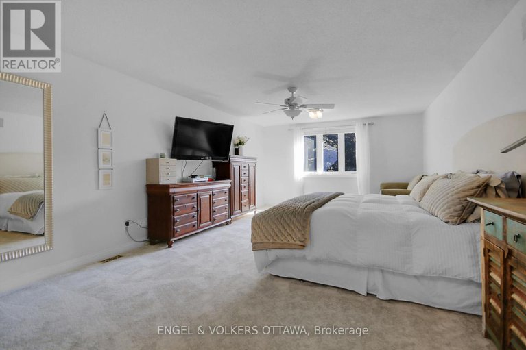 29119545/5593-whitewood-avenue-s/manotick-village-manotick-estates/ottawa/ontario/K4M1E1_14