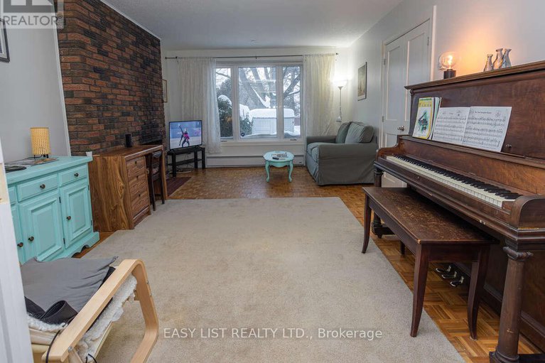 29386646/73-hobart-crescent/sheahan-estatestrend-village/ottawa/ontario/K2H5S3_16