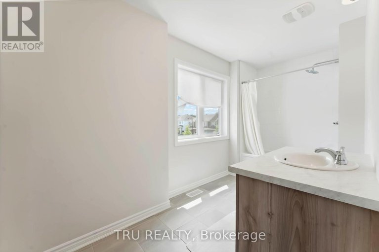 28426936/639-chillerton-drive/half-moon-bay/ottawa/ontario/K2J6X8_34