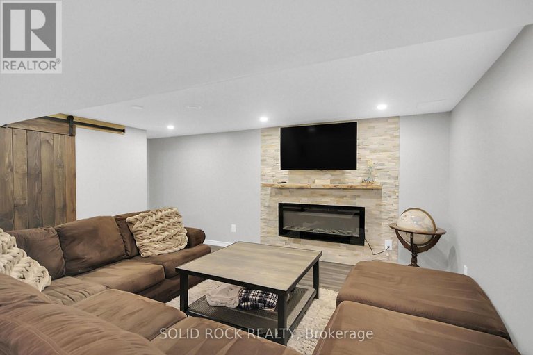 28485152/7312-bank-street/osgoode-twp-south-of-reg-rd-6/ottawa/ontario/K0A2P0_40