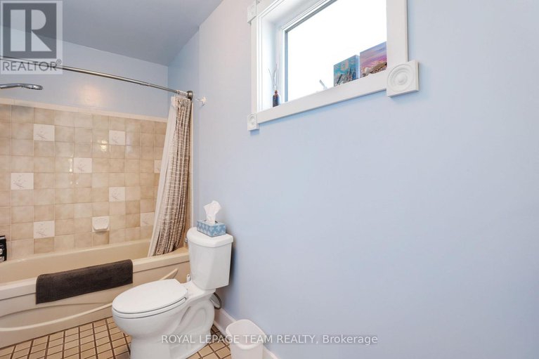 28518973/142-cathcart-street/lower-townbyward-market/ottawa/ontario/K1N5B8_17