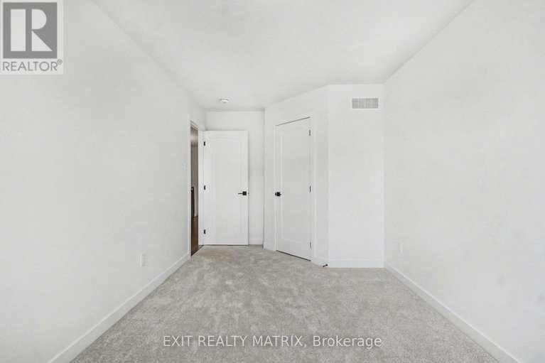 29440180/943-cologne-street/embrun/russell/ontario/K0A1W0_18