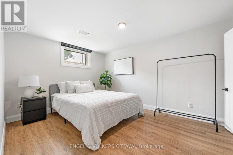 28495906/2061-featherston-drive/urbandale-acres/ottawa/ontario/K1H6R1_33