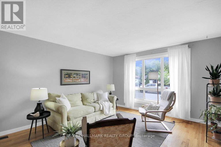 28792256/904-pinewood-crescent/queensway-terrace-north/ottawa/ontario/K2B5Y4_6