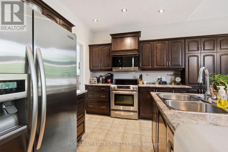28426822/176-topaze-crescent/town-of-rockland/clarence-rockland/ontario/K4K0E2_21