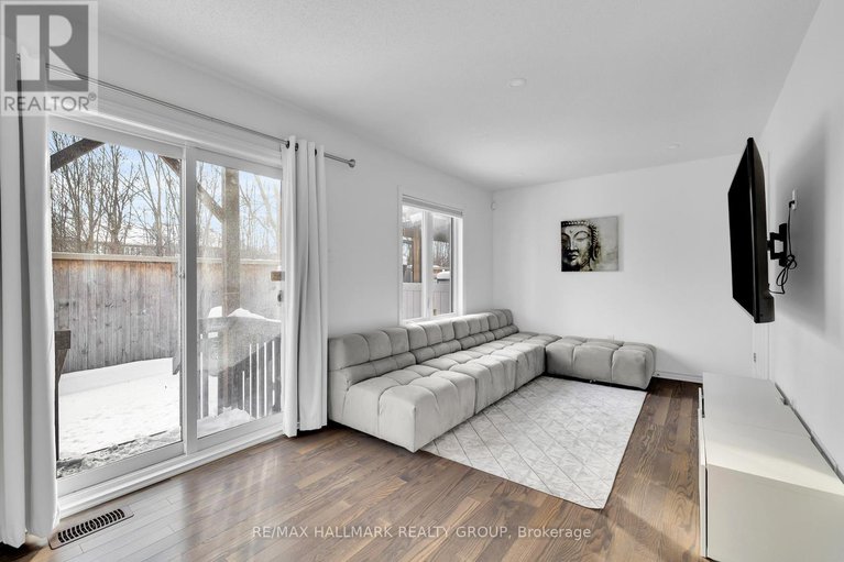 29294452/26-barn-swallow-private/riverside-southgloucester-glen/ottawa/ontario/K4M0H5_34