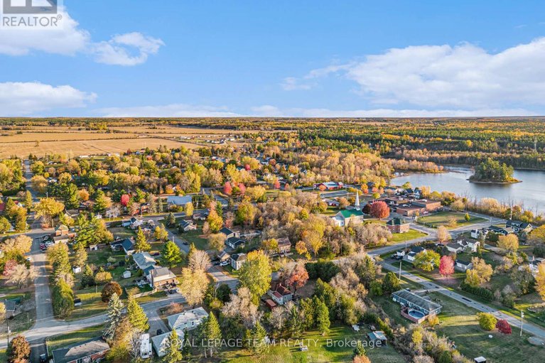 29688486/140-creek-drive/fitzroy/ottawa/ontario/K0A1X0_40