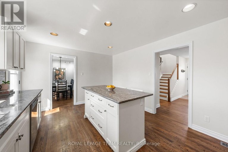 29662384/1081-boucher-crescent/manotick-south-to-roger-stevens/ottawa/ontario/K4M1B3_17