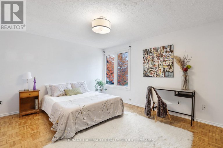 29030661/1637-saxony-crescent/pineview/ottawa/ontario/K1B5K8_19