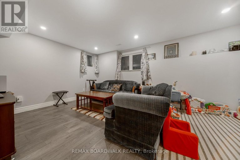 29599853/161-flowing-creek-circle/emerald-meadowstrailwest/ottawa/ontario/K2M0K2_40