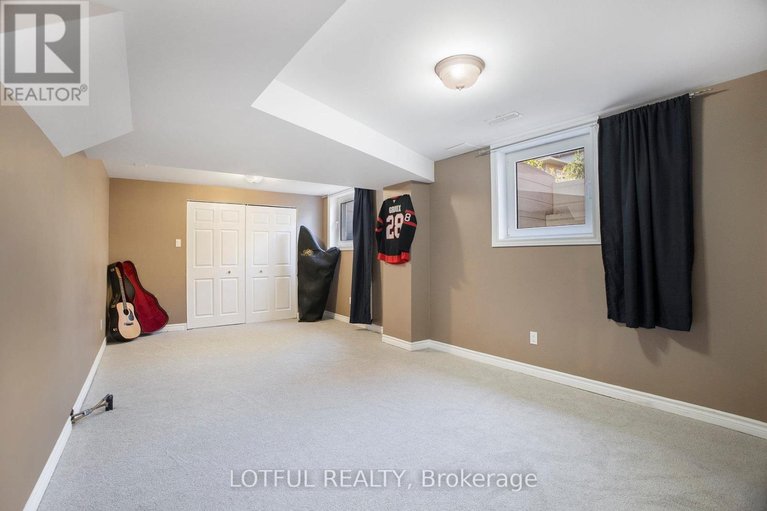 29575539/4-spindle-way/stittsville-south/ottawa/ontario/K2S1J4_26