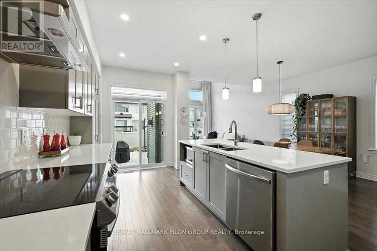 28722166/391-cornice-street/mer-bleuebradley-estatesanderson-park/ottawa/ontario/K1W0P7_6