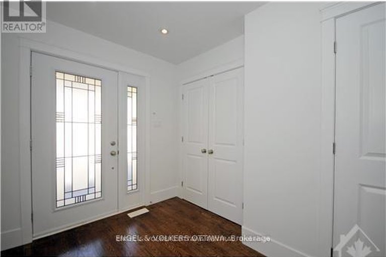 29456645/144-montauk/carleton-heights/ottawa/ontario/K2C2B4_3