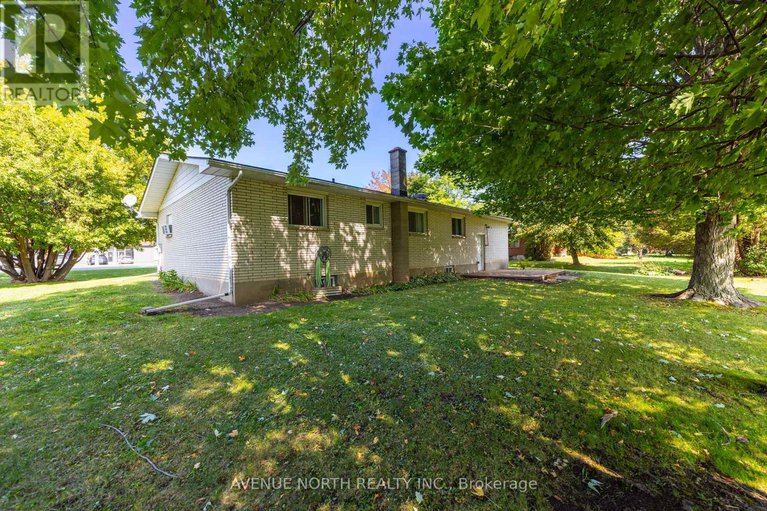 29268670/832-notre-dame-street/embrun/russell/ontario/K0A1W1_33