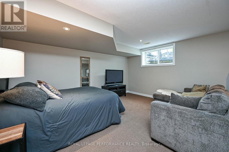 28391949/664-whitecliffs-avenue/riverside-south/ottawa/ontario/K1V2N4_32