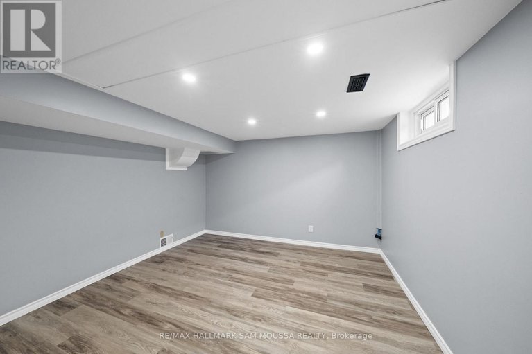 29677666/2750-consul-avenue/bruce-farmgraham-parkqualicumbellands/ottawa/ontario/K2H7H7_34