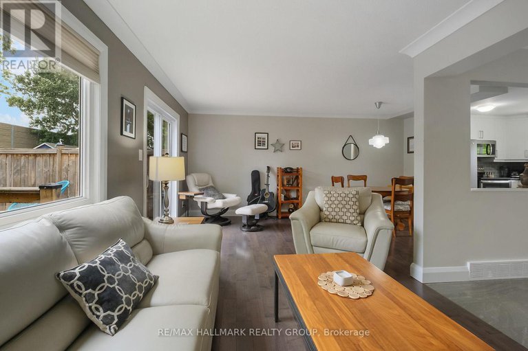 28538565/296-pintail-terrace/chatelaine-village/ottawa/ontario/K1E2A1_14