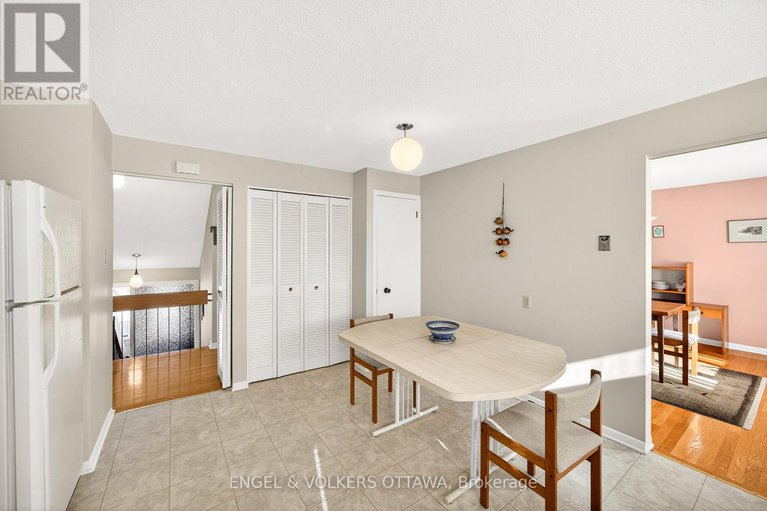 29323423/34-wallford-way/city-viewskylinefisher-heightsparkwood-hills/ottawa/ontario/K2E6B6_18