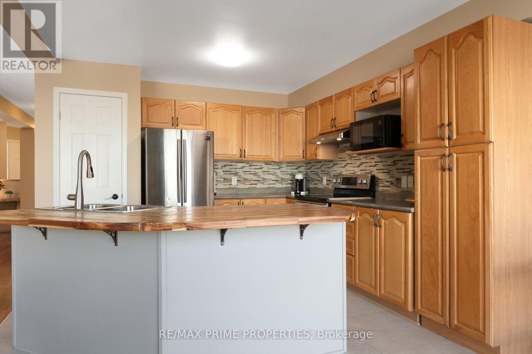 29075456/1545-senateurs-way/fallingbrookpineridge/ottawa/ontario/K4A4A2_13