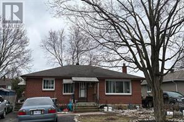 29366733/320-fullerton-avenue/overbrookcastle-heights/ottawa/ontario/K1K1K3_2