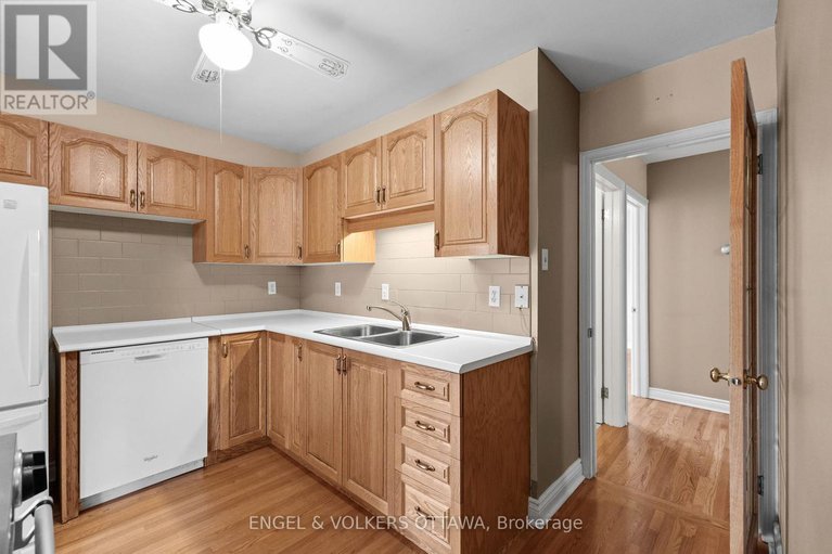 28862945/28-parker-avenue/meadowlandscrestview/ottawa/ontario/K2G3A7_18