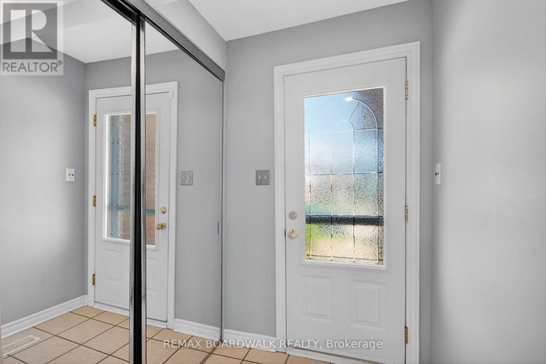 29631192/10-47-sunridge-lane/on-the-green/ottawa/ontario/K2J2N9_4