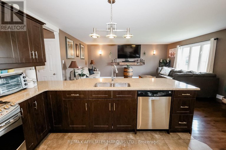 28809789/133-st-george-street-e/alexandria/north-glengarry/ontario/K0C1A0_7