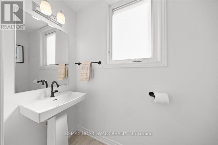 29641185/829-kiniw-private/cfb-rockcliffe-and-area/ottawa/ontario/K1K0P5_28